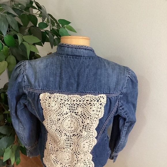 Gap Woman’s size 8 Jean Jacket with crochet lace panel in the back front… - Picture 5 of 16